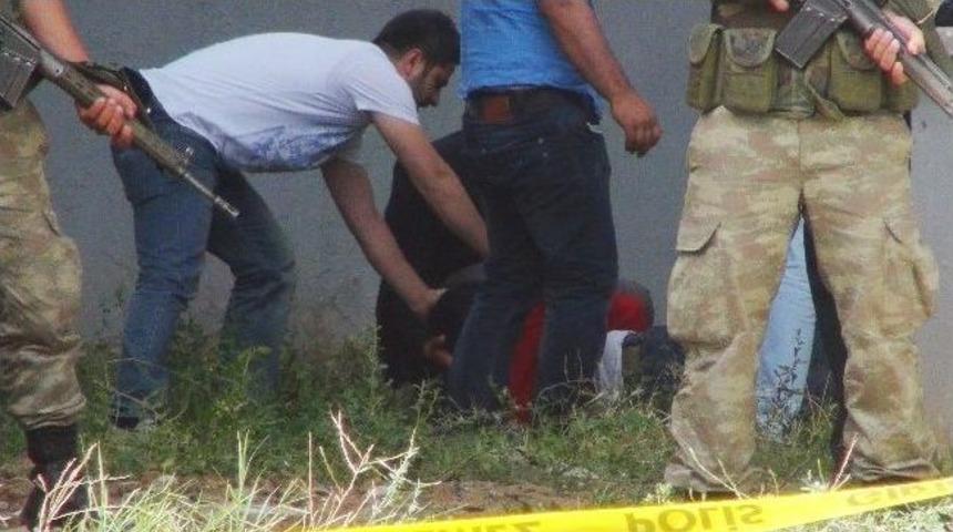 Tecav&uuml;z Zanlısı Mahkum, Adliye Binasının &Uuml;&ccedil;&uuml;nc&uuml; Katından Atlayarak İntihar Etmek İstedi