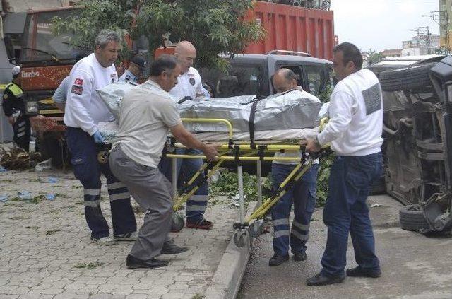 Kamyon Namaza Gidenlerin Arasına Daldı: 1 Ölü, 2 Yaralı