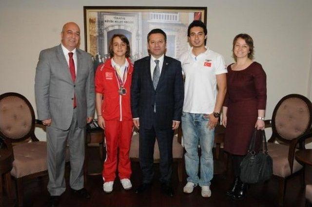 Vali Aksoy&rsquo;dan Samsun un Kıvan&ccedil;&rsquo;ına Cumhuriyet Altını 1