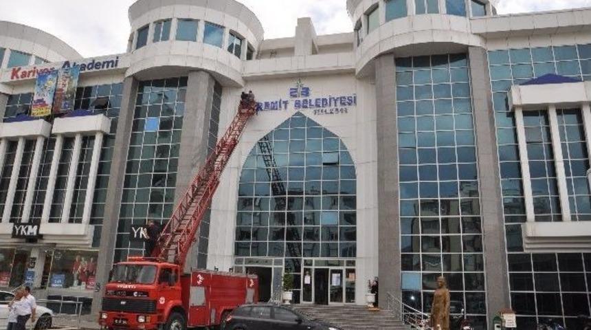 Edremit Belediyesi &lsquo;ne T.c. Tabelası Takıldı