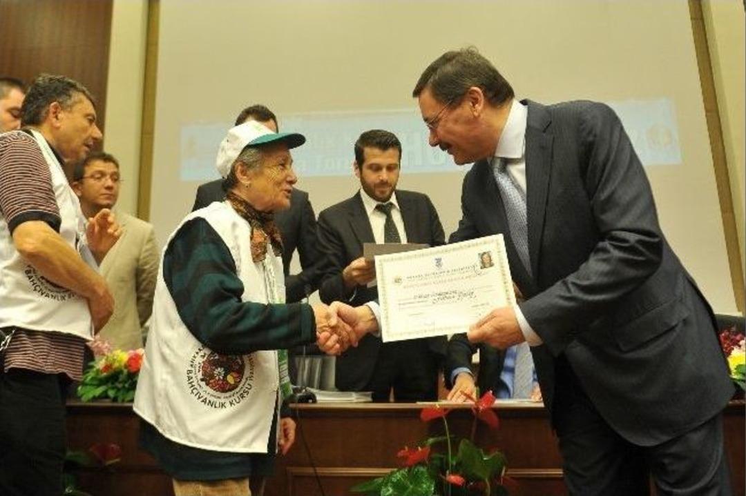 Yeni Bah&ccedil;ıvanların Sertifikası Başkan G&ouml;k&ccedil;ek&rsquo;ten