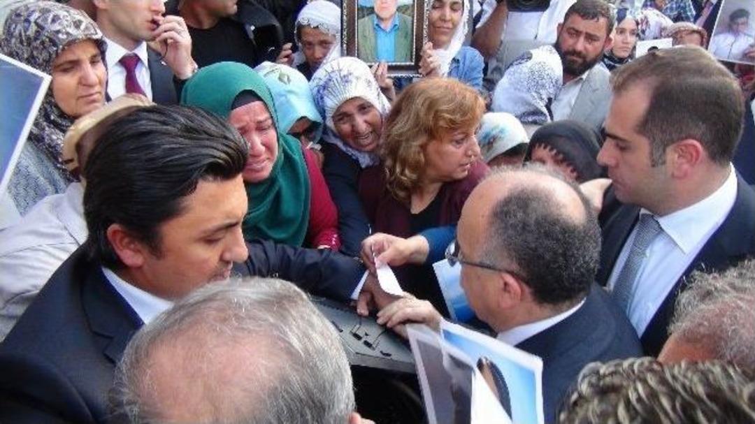 Bakanlar Eylem Yapan Aileleri Ziyaret Etti