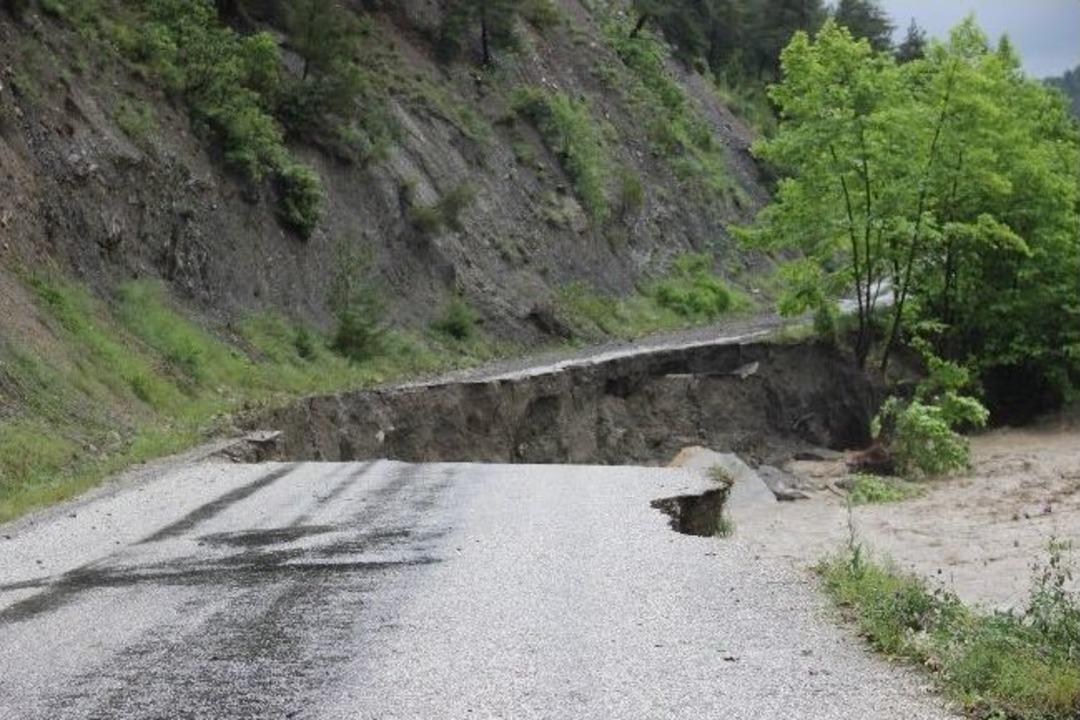 Geyve&rsquo;de Sel: 1 Kişi Kayıp