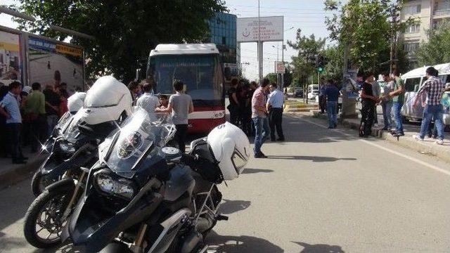 Halk Otobüsü Şoförü Tartıştığı Yolcuyu Bıçakladı