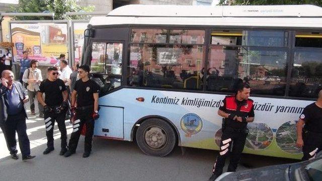 Halk Otobüsü Şoförü Tartıştığı Yolcuyu Bıçakladı