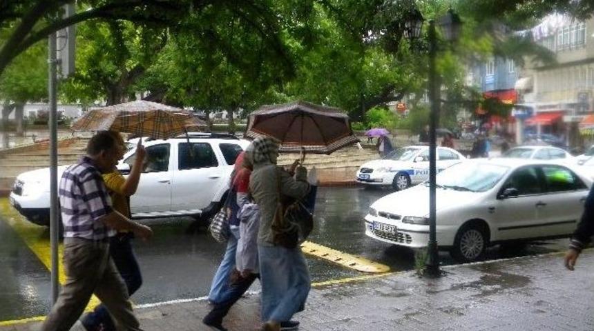 Tekirdağ Kiraz Festivaline Yağmur Engeli