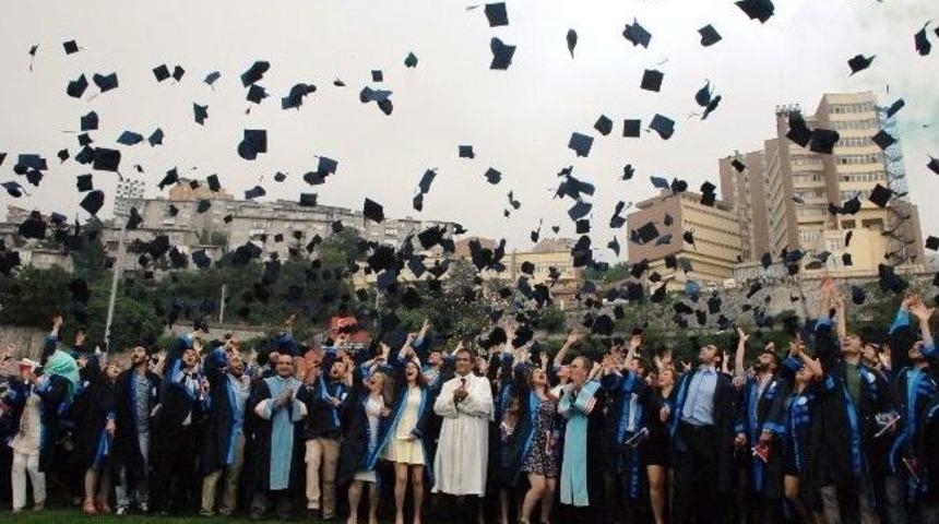 Be&uuml; 2013-2014 Yılı Mezuniyetini Kutladı