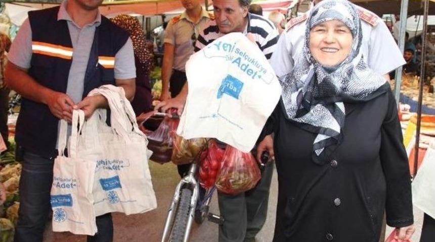 Sel&ccedil;uklu Belediyesi 10 Bin Adet Bez Torba Dağıttı