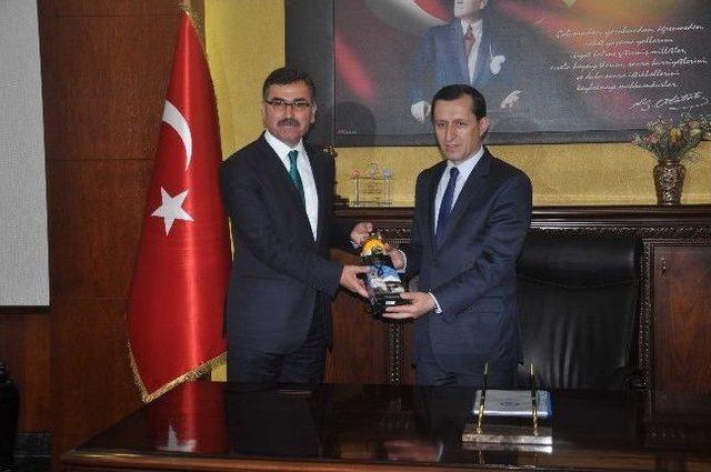 Başbakan Yardımcısı Emrullah İşler: 3