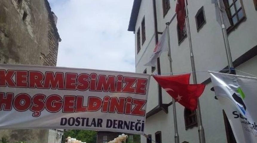 İnebolu Dostlar Derneği Kermes D&uuml;zenledi