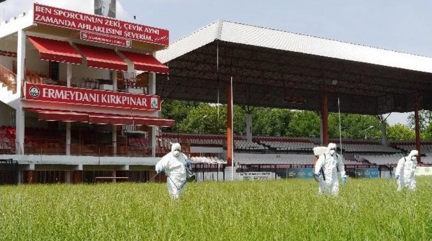 Kırkpınar Er Meydanı Keneye Karşı İla&ccedil;landı