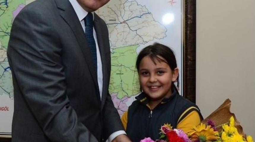 Vali Altıparmak&rsquo;tan &Ouml;ğrencilere Y&ouml;neticilik Dersi