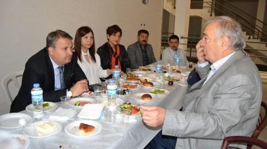 Başkan &Ccedil;er&ccedil;i Ayakkabıcılar Sitesi Esnafıyla Buluştu