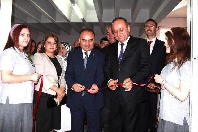 Kız Meslek Lisesi&rsquo;nin Sergisi A&ccedil;ıldı 1