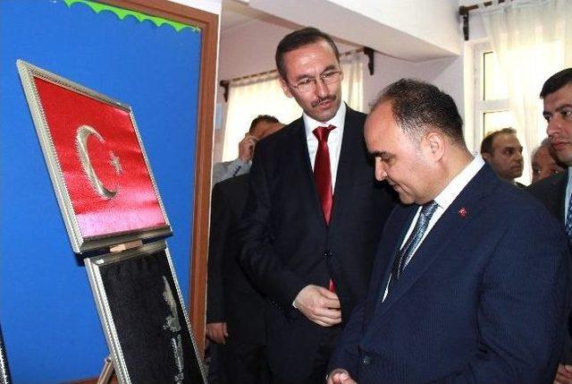 Kız Meslek Lisesi&rsquo;nin Sergisi A&ccedil;ıldı 2