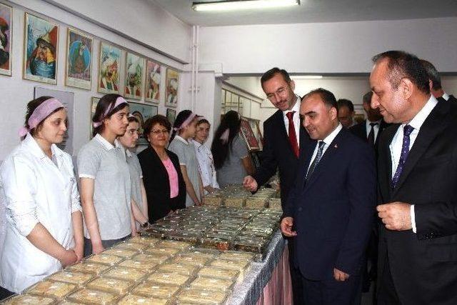 Kız Meslek Lisesi&rsquo;nin Sergisi A&ccedil;ıldı 3