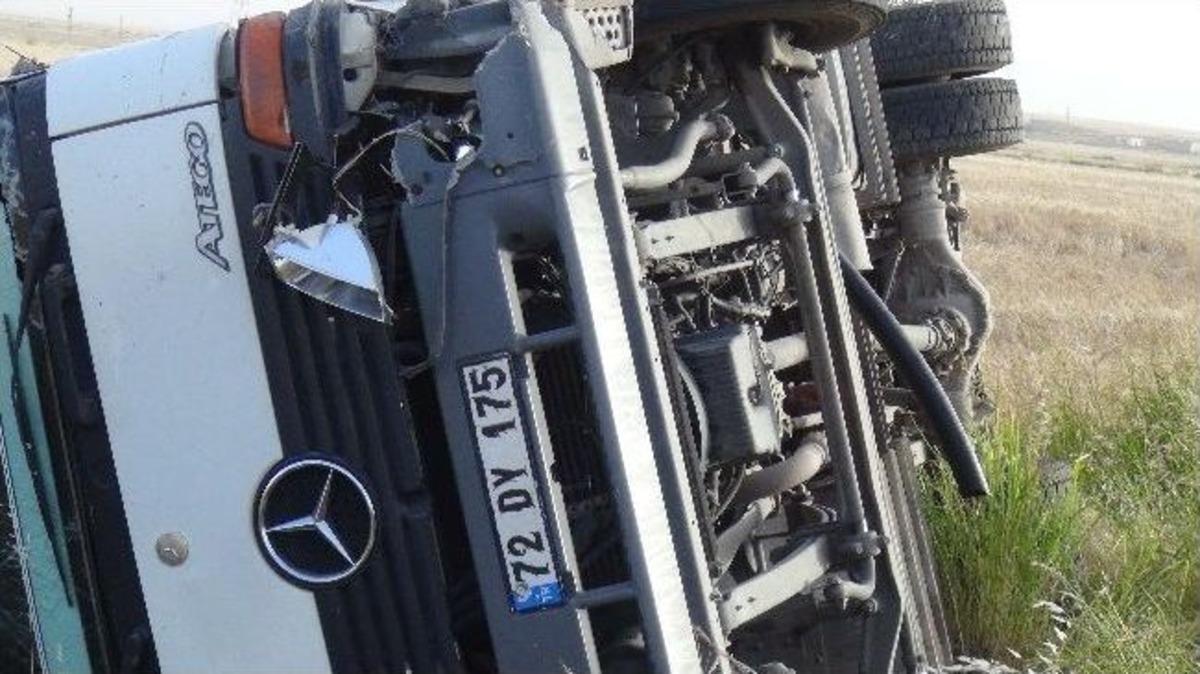 Mazot Y&uuml;kl&uuml; Kamyon Devrildi: 1 Yaralı