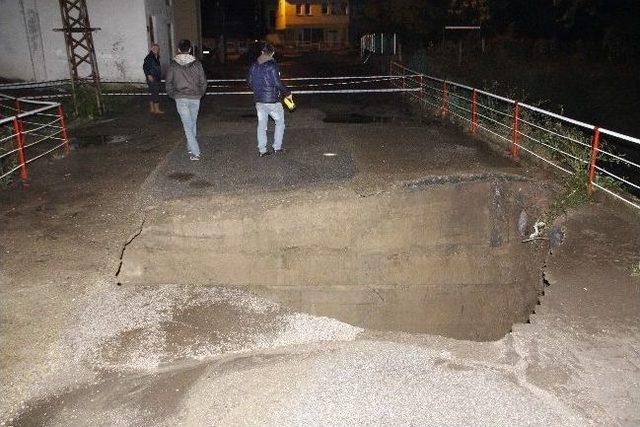 Zonguldak-karabük Yolu Selden Trafiğe Kapandı