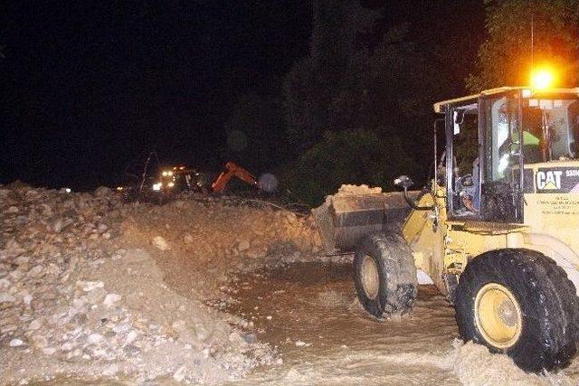 Zonguldak-karabük Yolu Selden Trafiğe Kapandı