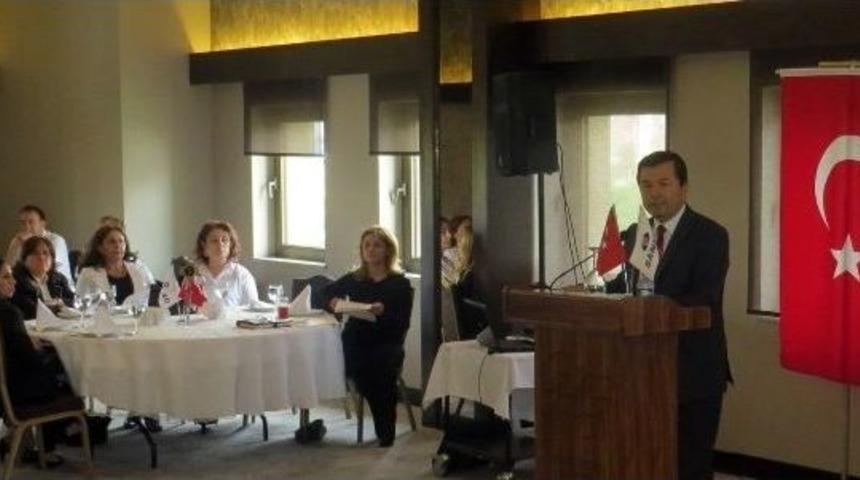 G&ouml;n&uuml;ll&uuml; &Ouml;ğreticilere Teşekk&uuml;r Belgesi Verildi