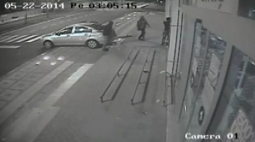 (&ouml;zel Haber) Alışveriş Mağazası Soygununu G&uuml;venlik Kamerasına Yansıdı