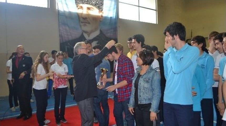 &Ccedil;erkezk&ouml;y'de Ertelenen Yarışmaların Şampiyonlarının &Ouml;d&uuml;lleri Verildi