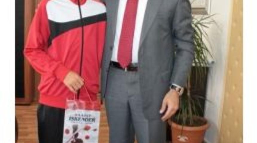 Sultanoğlu, T&uuml;rkiye İkincisi Atlet Akdağ&rsquo;ı Kabul Etti