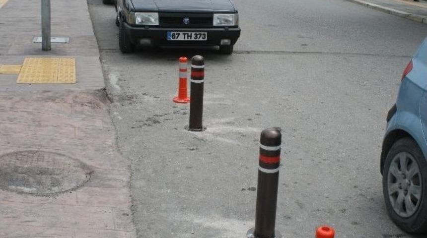 Engellilerin Ge&ccedil;iş Yoluna Ara&ccedil;lar Park Yapamayacak