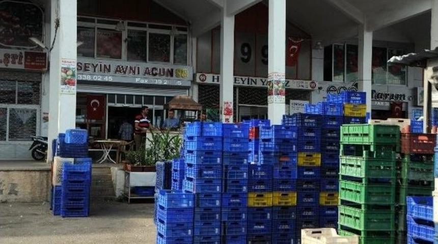 Hırsız &Ccedil;alacak Bir Şey Bulamayınca Zeytinyağını G&ouml;t&uuml;rd&uuml;