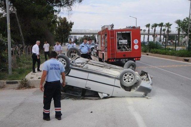 Takla Atan Otomobili Bırakıp Kaçtı