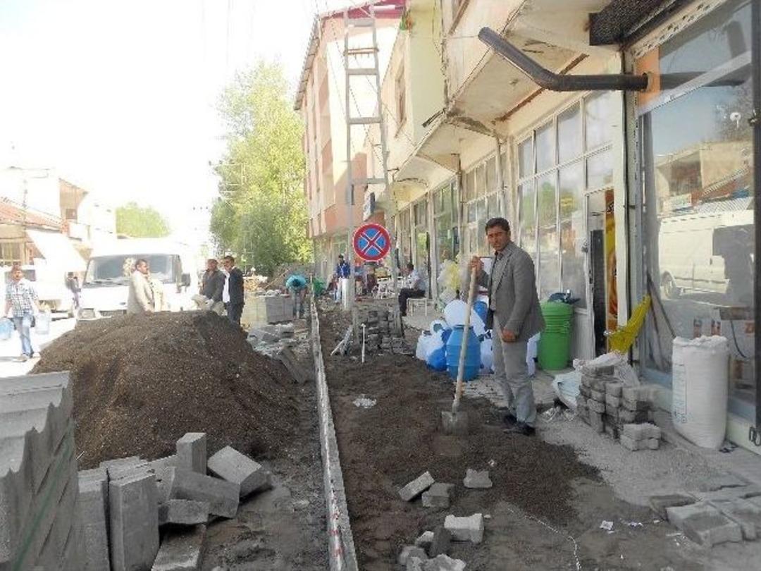 Adilcevaz&rsquo;da Kaldırım &Ccedil;alışmaları Başladı