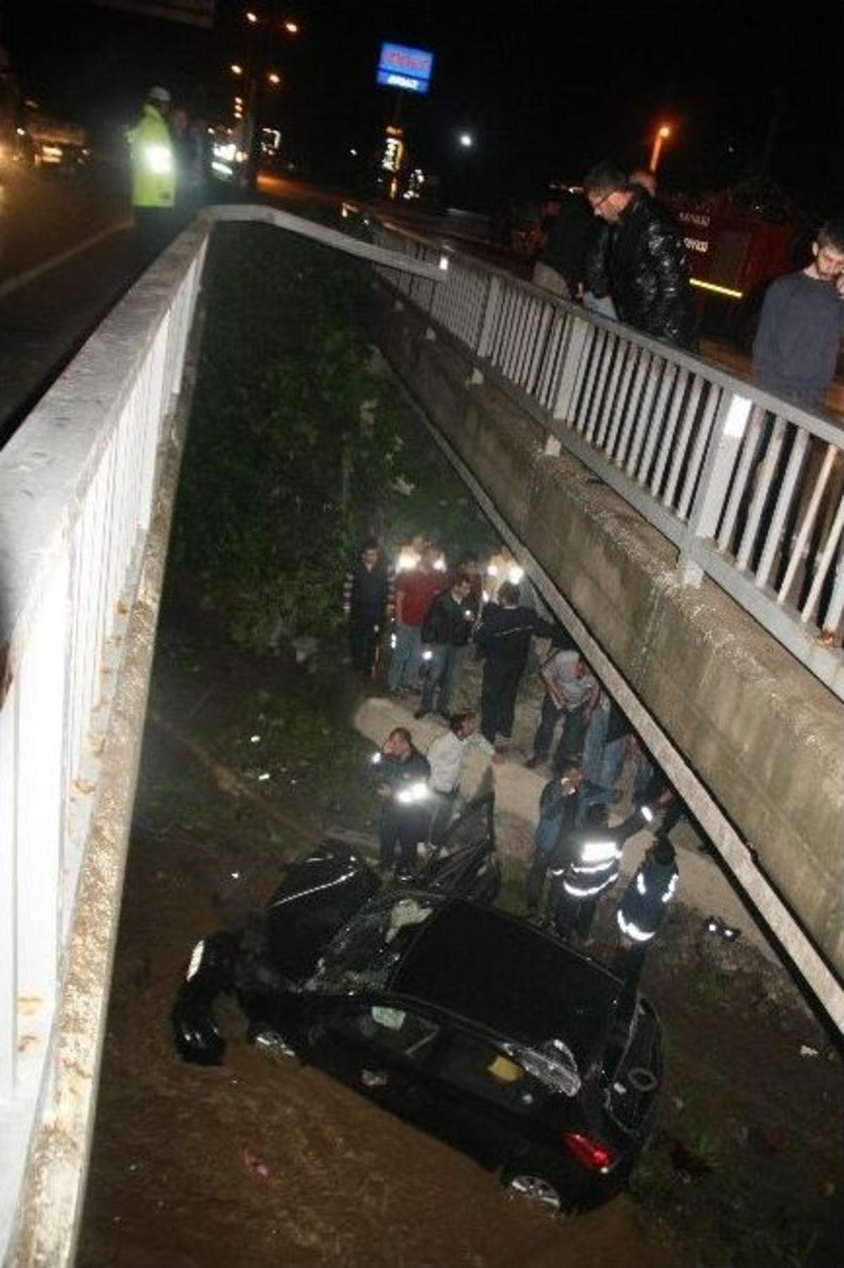 D&uuml;zce&rsquo;de Otomobil K&ouml;pr&uuml;den U&ccedil;tu: 1 &Ouml;l&uuml;