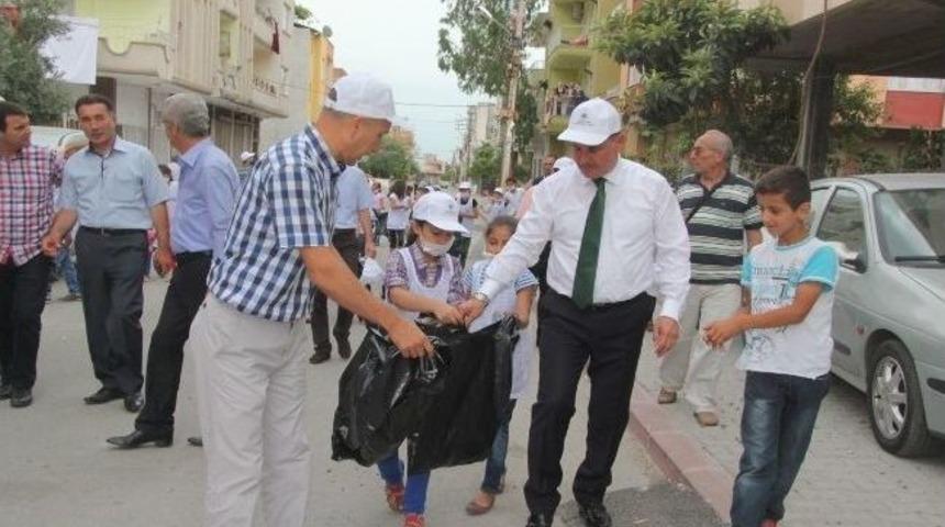 Başkan Tuna, Minik &Ccedil;evre G&ouml;n&uuml;ll&uuml;leriyle &Ccedil;&ouml;p Topladı