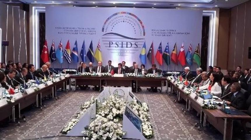 Davutoğlu, Pasifik'teki K&uuml;&ccedil;&uuml;k Ada Devletleri Dışişleri Bakanları İle Buluştu