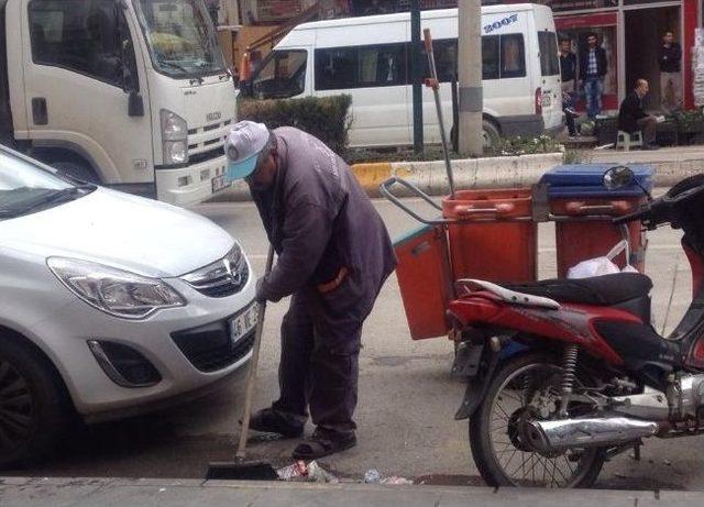 Emektar Çöpçünün Meslek Aşkı