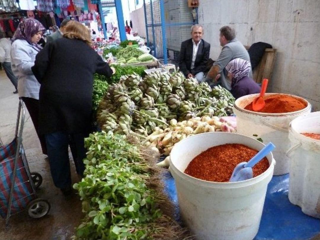 Sertifikalı Bayan &Ccedil;iftciler Pazarda