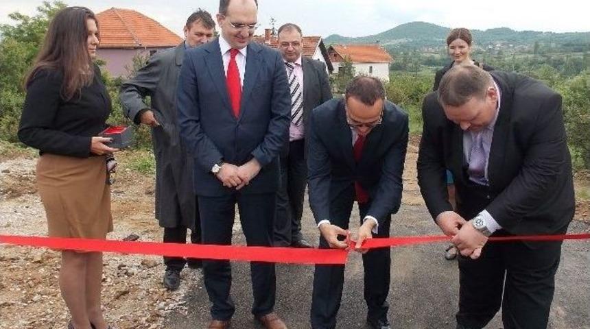 Sırbistan&rsquo;da Meroşina Belediyesi Spor Sahası Hizmete A&ccedil;ıldı