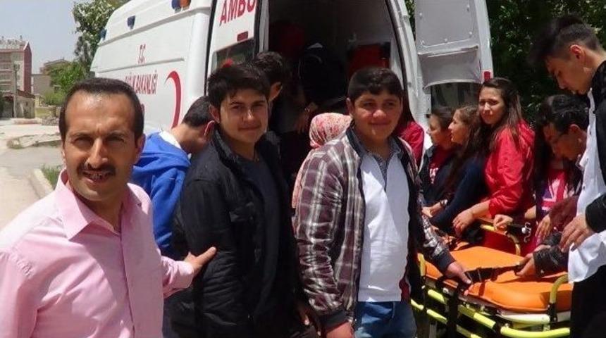 Sandıklı Sağlık Meslek Lisesi &Ouml;ğrencilerine 112 Acil Servis Ambulansı Tanıtıldı