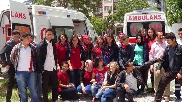 Sandıklı Sağlık Meslek Lisesi Öğrencilerine 112 Acil Servis Ambulansı Tanıtıldı