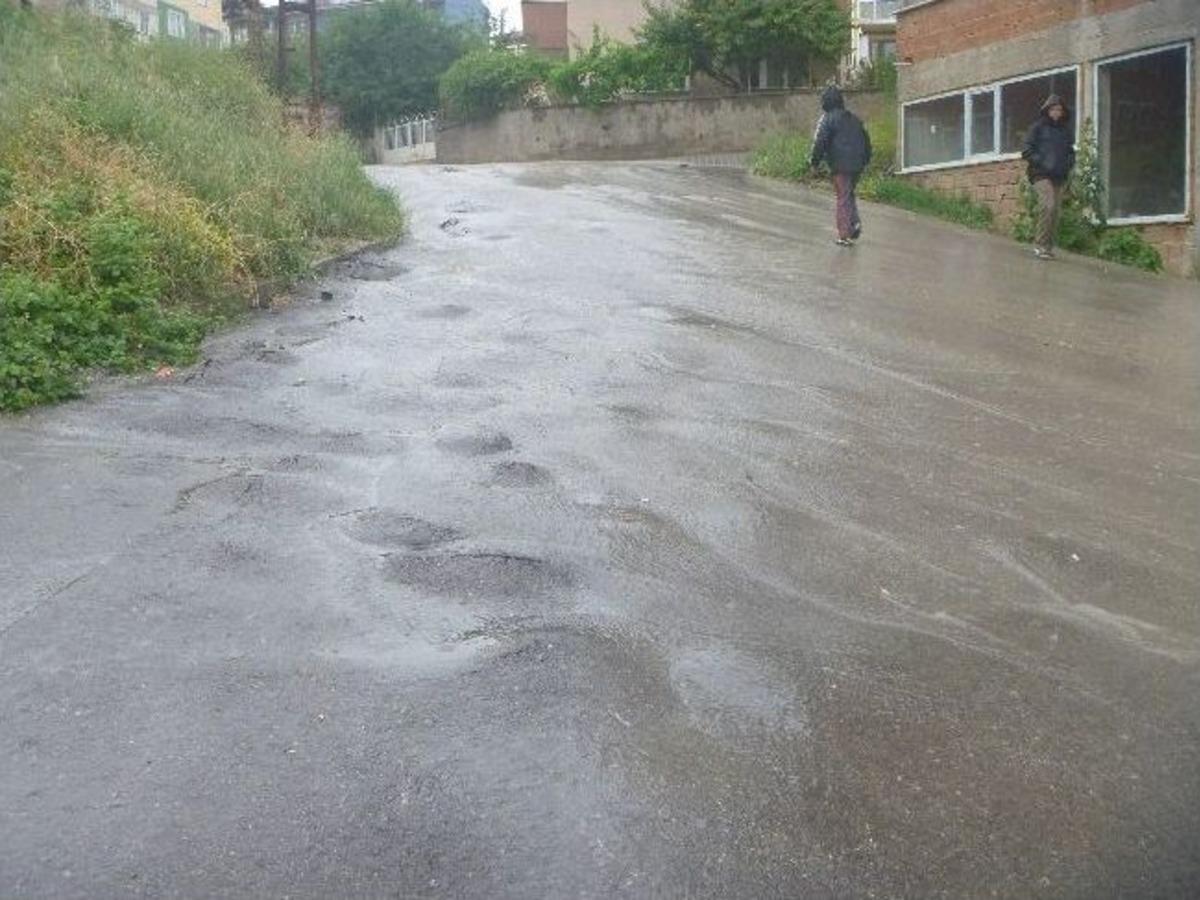 Bilecik&rsquo;te Sel Suları Bazı Asfalt Yollara Zarar Verdi