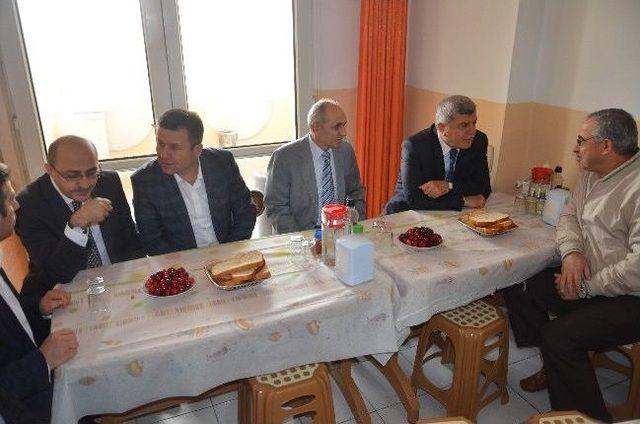 Karaosmanoğlu &Uuml;niversiteli Gen&ccedil;lerle Buluştu 1