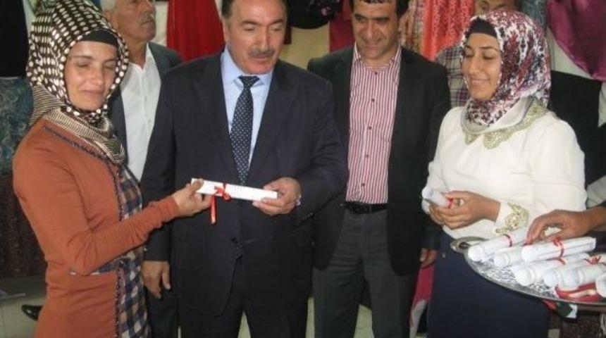 Kıyafet Tasarım Kursu Sergisi A&ccedil;ıldı