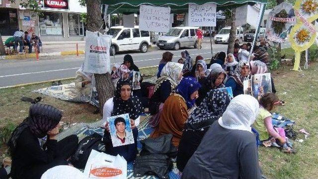 Eylem Yapan Anneler Bakanların Ziyaretinden Memnun