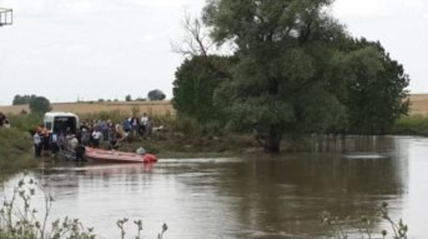 Tekirdağ'da Nehre Giren 3 &Ccedil;ocuk Kayboldu