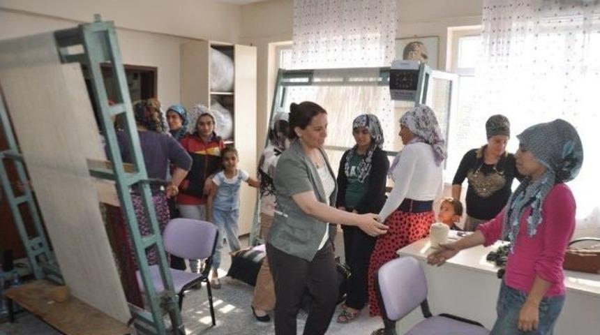 Ep&ouml;zdemir Sydv&rsquo;nin Kilim At&ouml;lyesini Ziyaret Etti