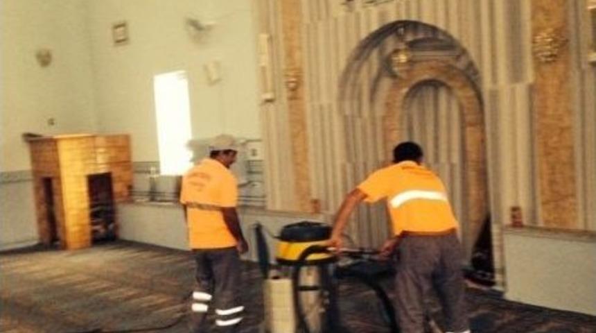 Aksaray'da Camiler G&uuml;lsuyu İle Temizletiliyor