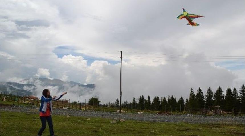 2 Bin Rakımda U&ccedil;urtma Şenliği