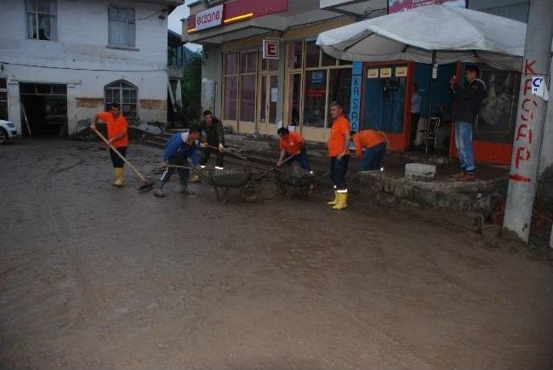 Ereğli&rsquo;de Selden Etkilenen Aileler Yardım Bekliyor
