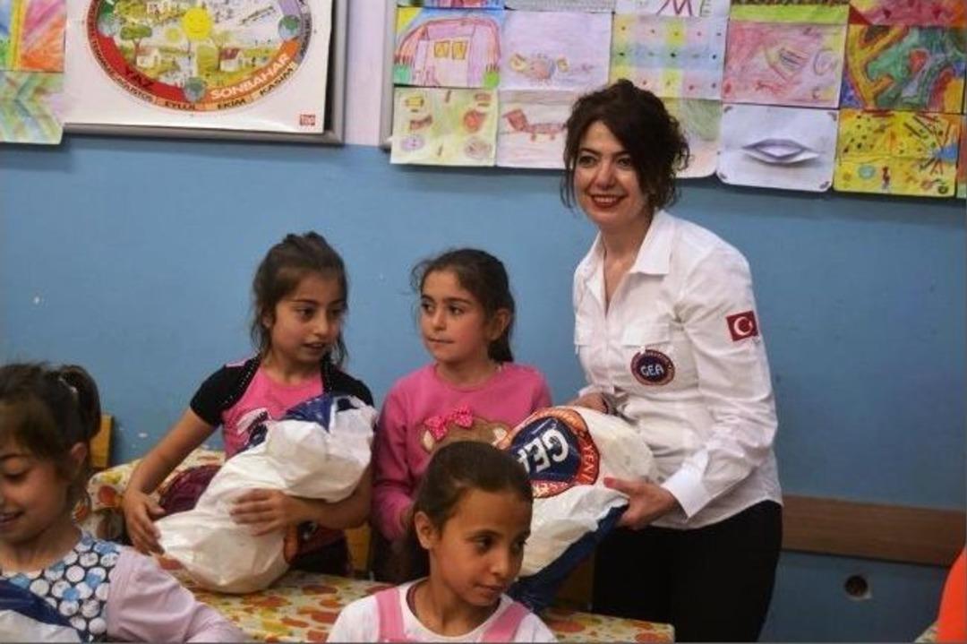 Yalnız Oyuncaklar Manisa&rsquo;da &Ccedil;ocuklarla Buluştu