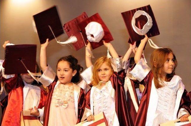  ak&uuml; l&uuml; Miniklerde Mezun Oldu 1